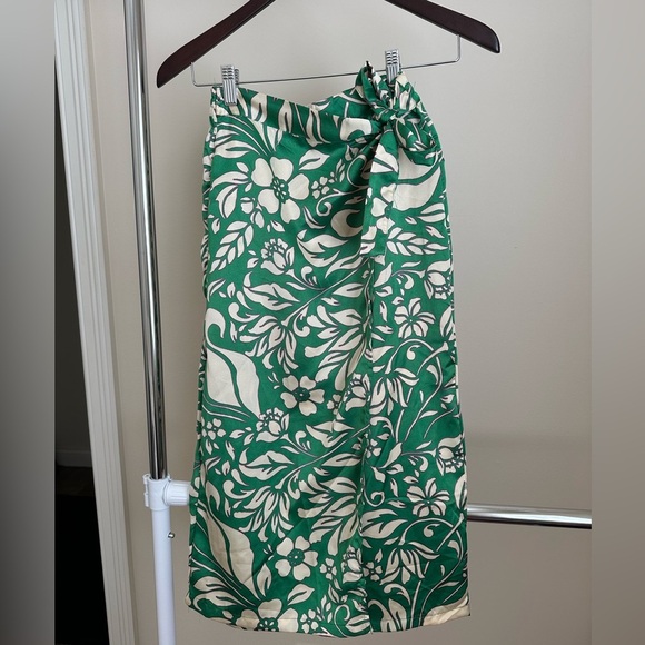 Women’s Skirt - Picture 2 of 5